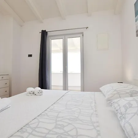 Zorana * Rogoznica (Sibenik-Knin)