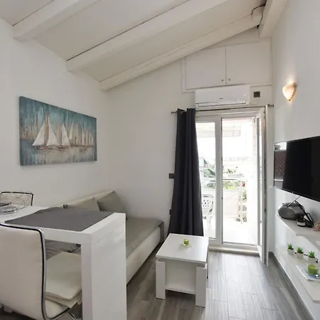 Zorana Apartment Rogoznica (Sibenik-Knin)